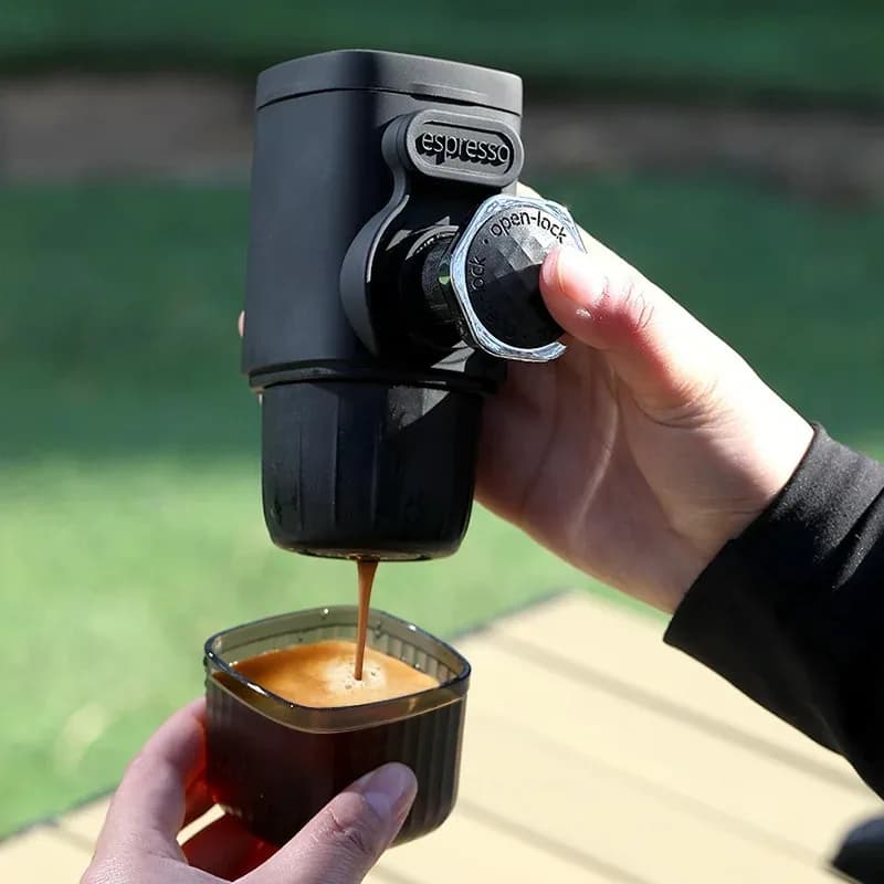 Bärbar handpressad espressomaskin – Perfekt för camping och resor